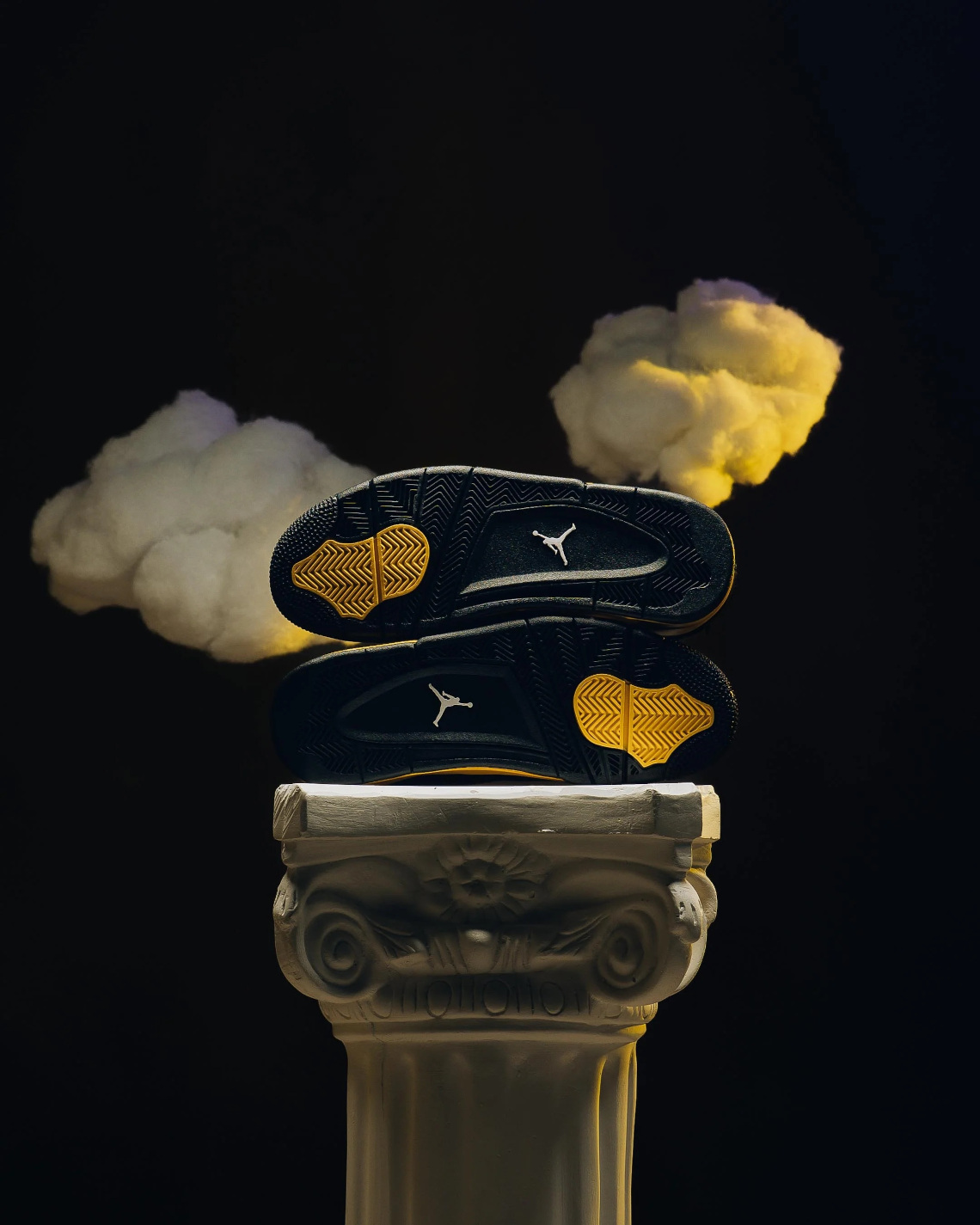 Một số hình ảnh mới nhất của mẫu giày Air Jordan 4 Thunder - 6