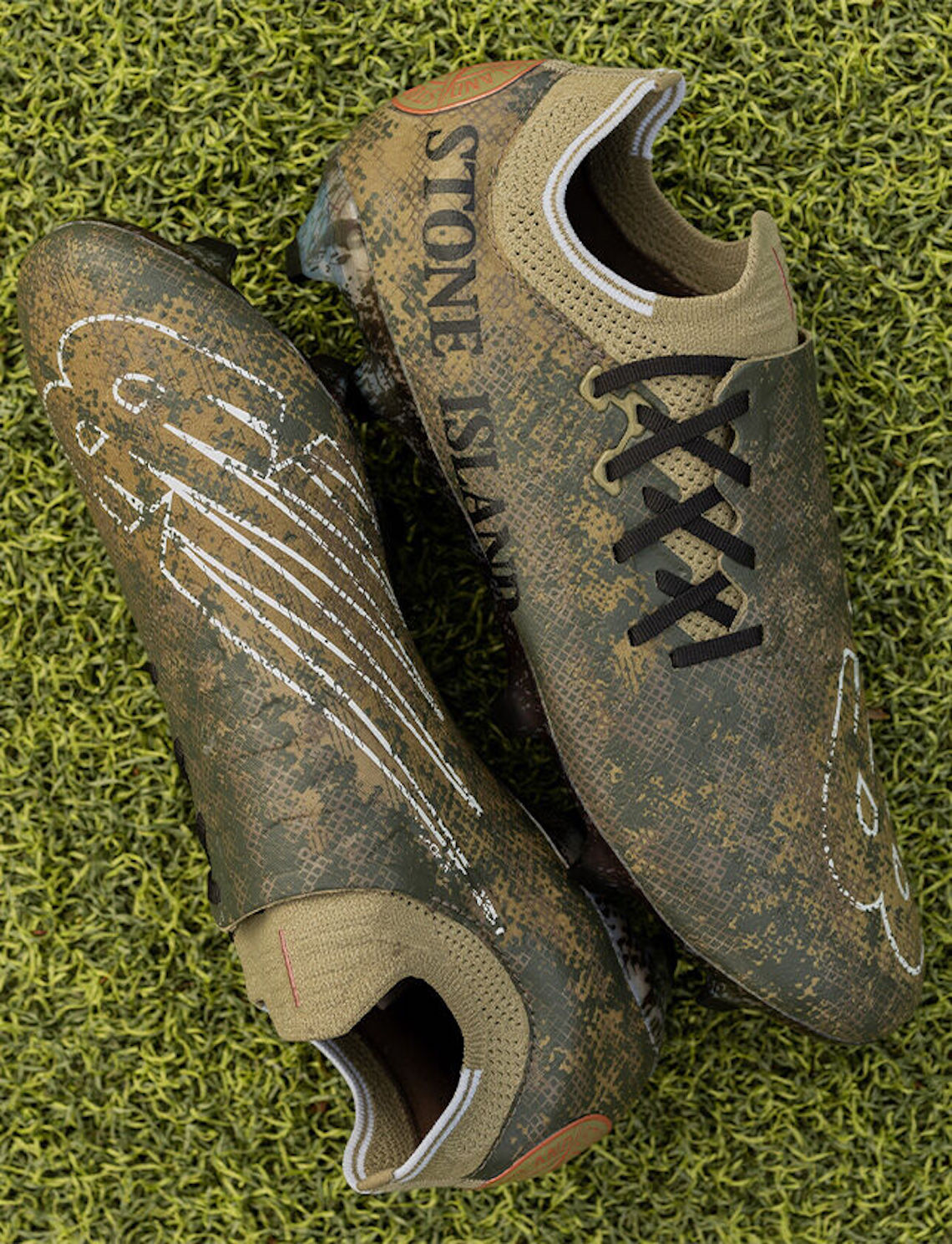 Một số hình ảnh mới nhất của mẫu giày Stone Island x New Balance 574 - 11