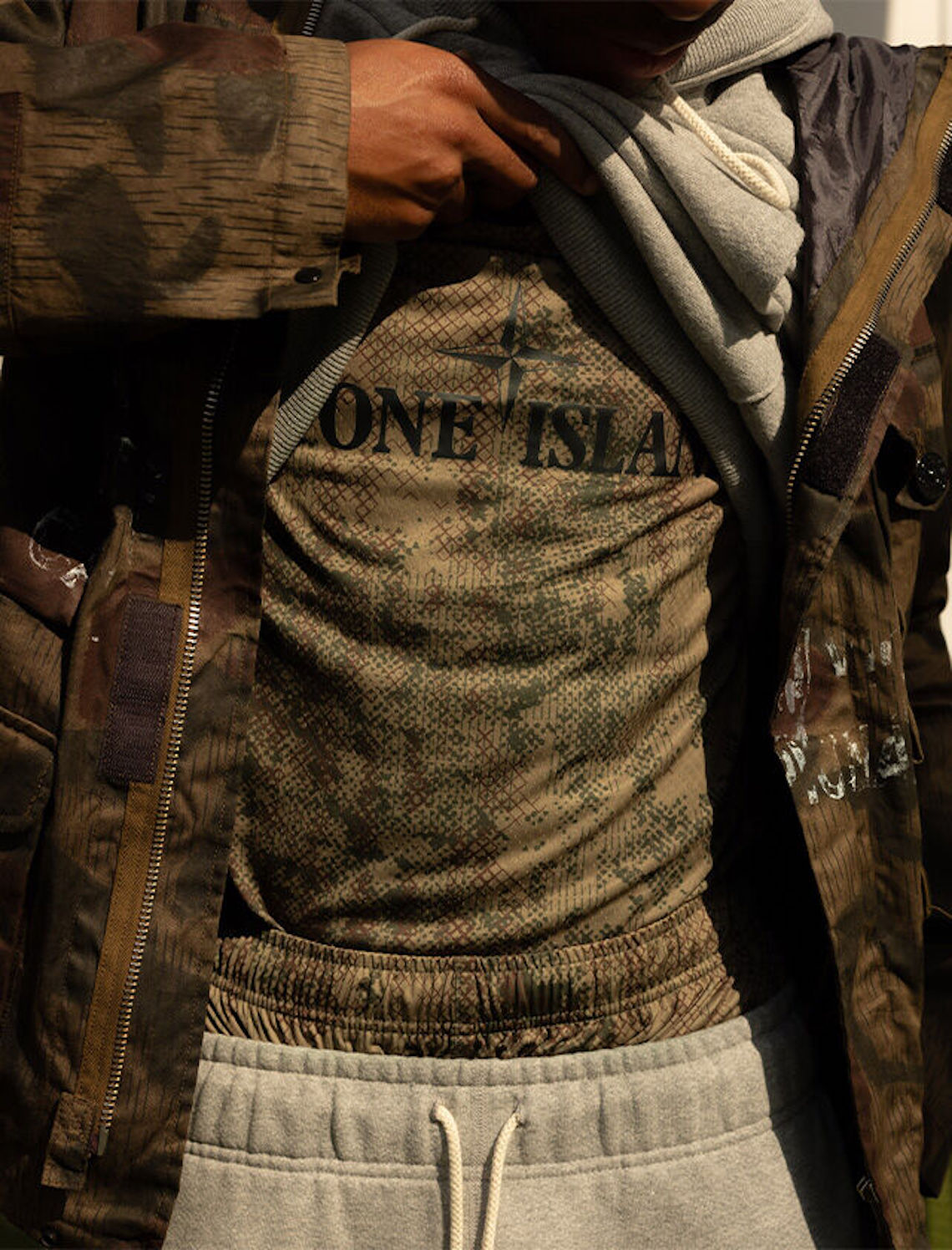 Một số hình ảnh mới nhất của mẫu giày Stone Island x New Balance 574 - 4