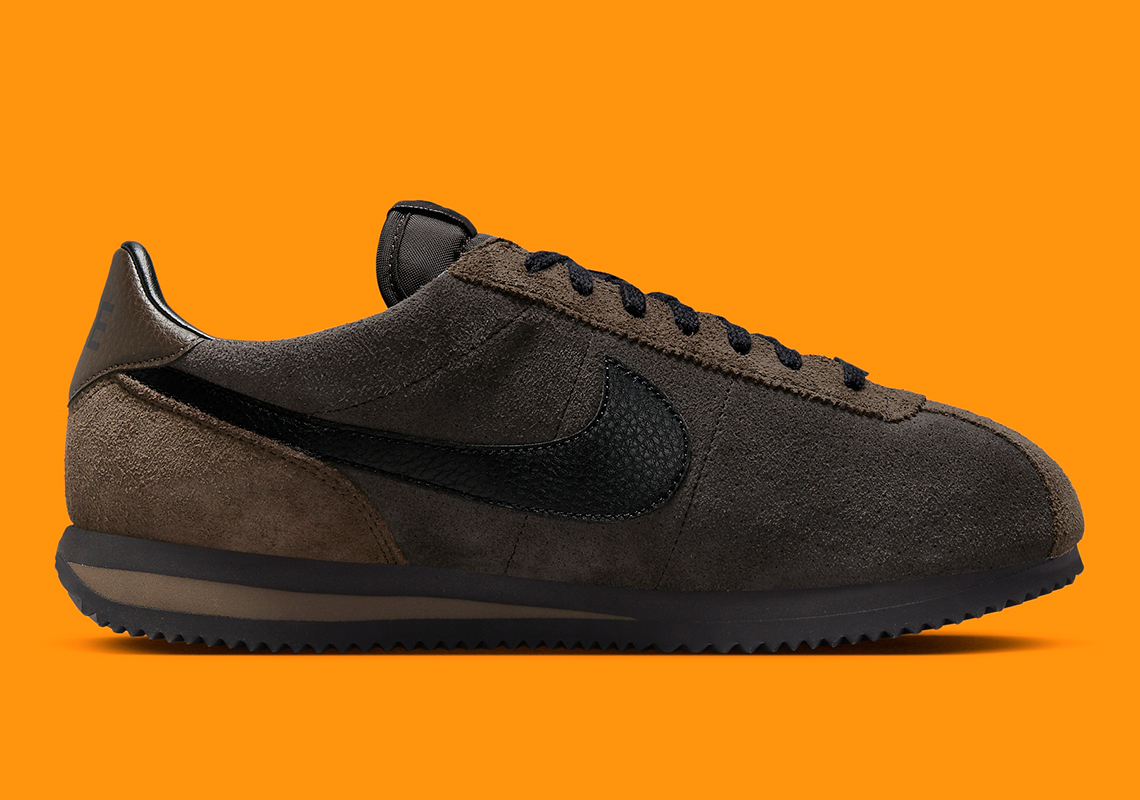 Một số hình ảnh mới  nhất của mẫu sneaker Nike Cortez Velvet Brown - 3