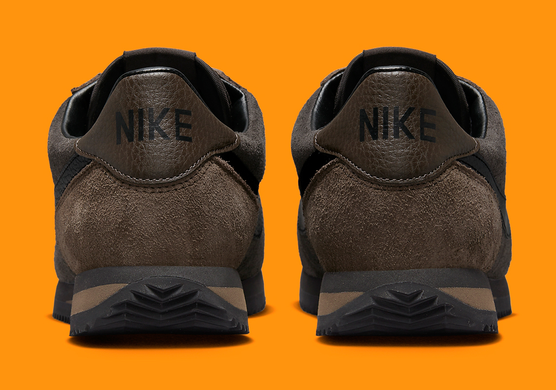 Một số hình ảnh mới  nhất của mẫu sneaker Nike Cortez Velvet Brown - 4