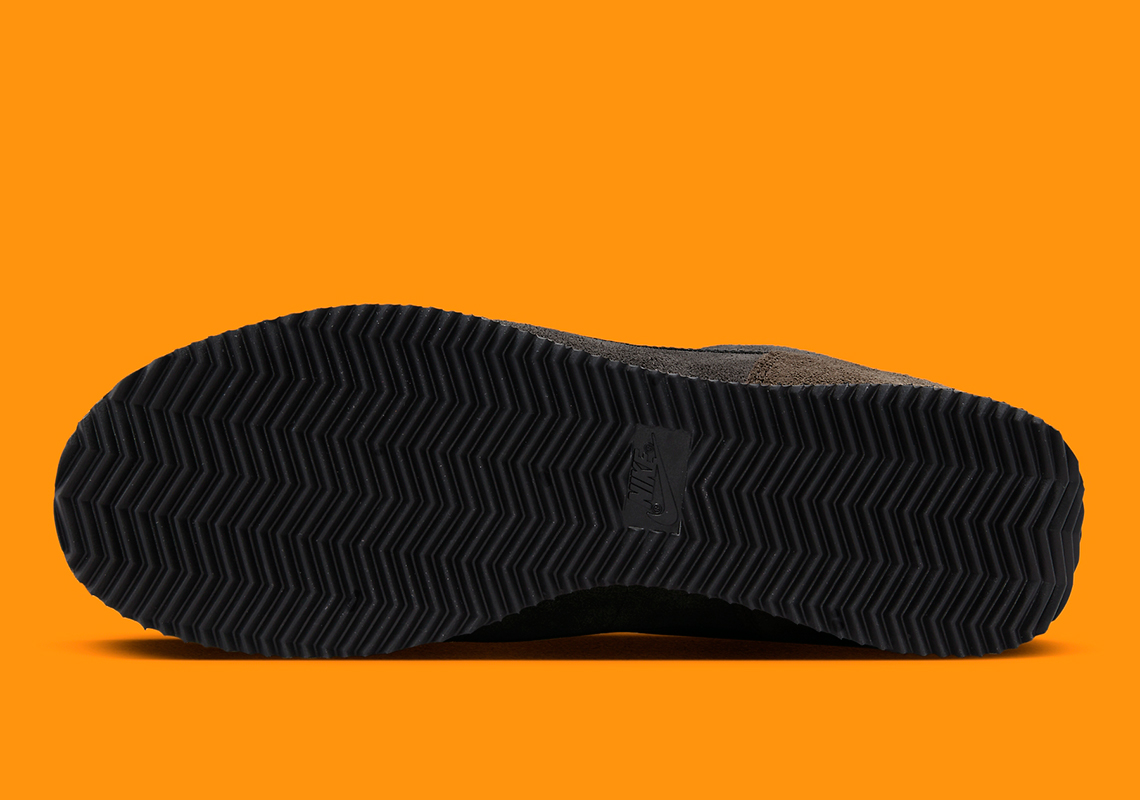 Một số hình ảnh mới  nhất của mẫu sneaker Nike Cortez Velvet Brown - 5