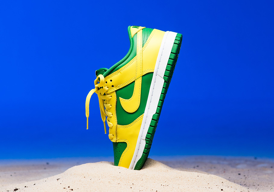 Một số hình ảnh mới nhất của Nike Dunk Low Reverse Brazil - 2
