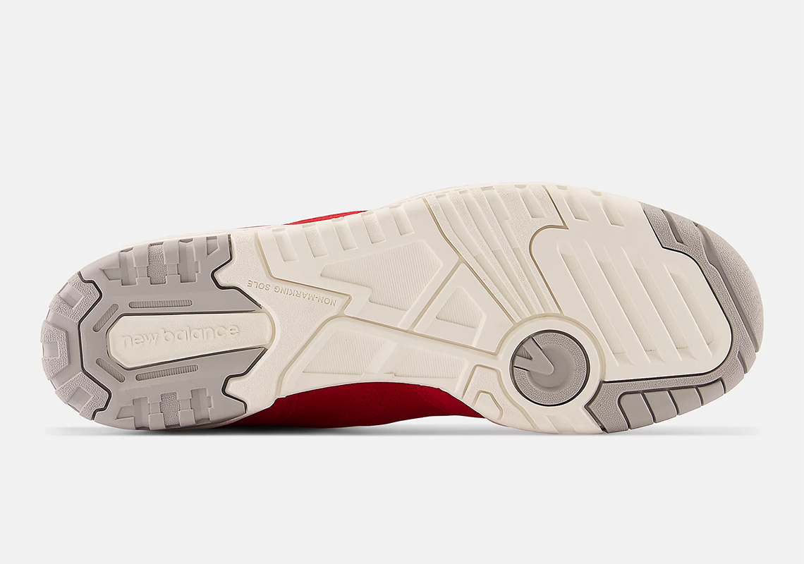 Một số hình ảnh New Balance 550 da lộn với màu đỏ - 6