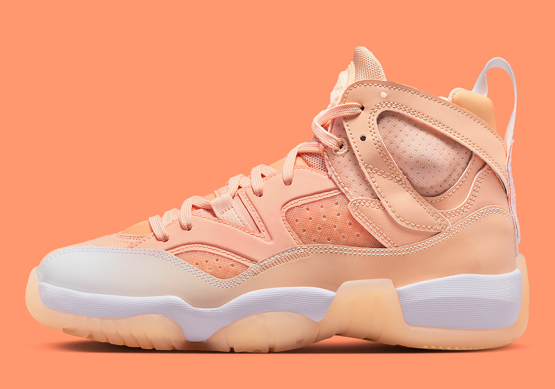 Một vài hình ảnh của đôi giày Jordan Two Trey Arctic Orange - 2