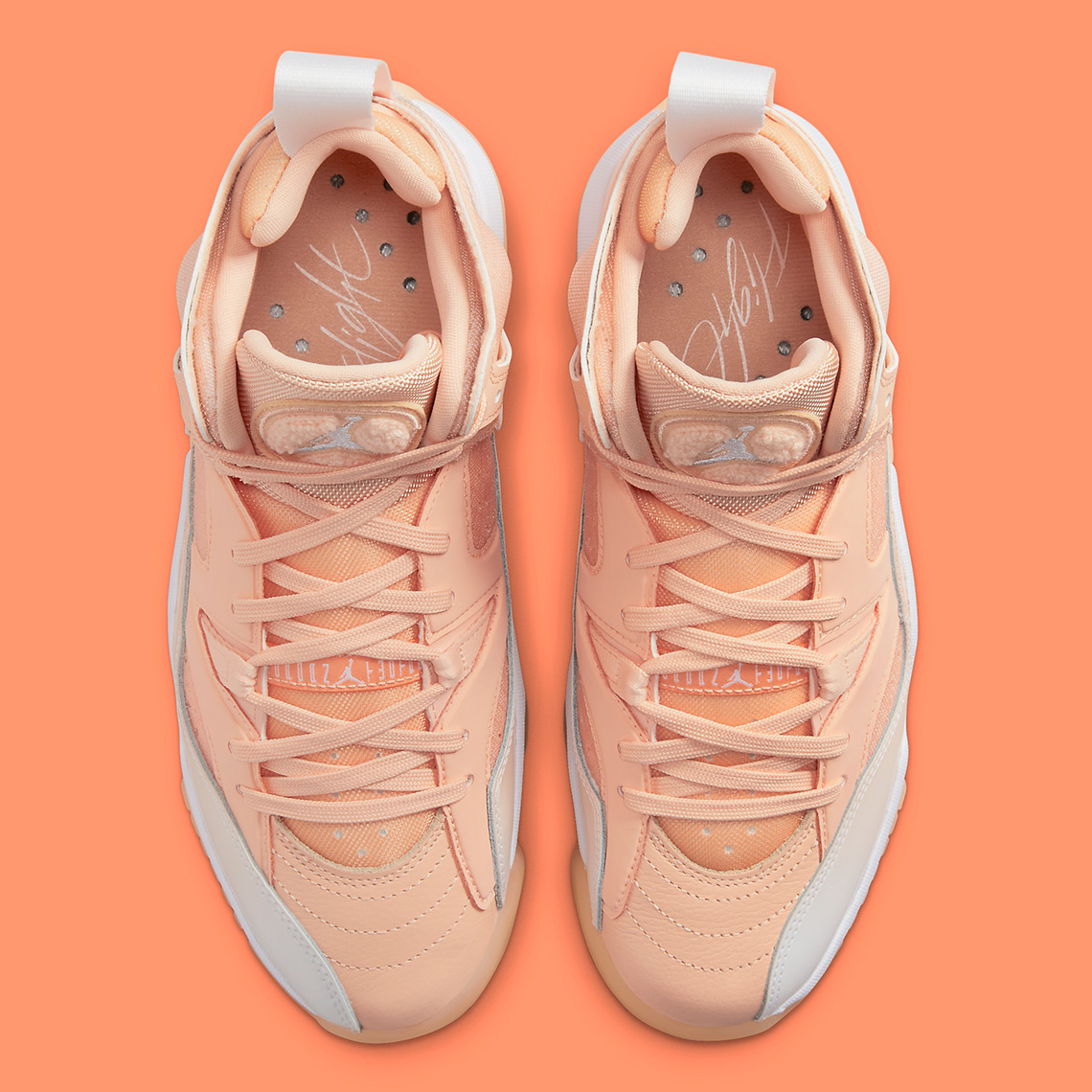 Một vài hình ảnh của đôi giày Jordan Two Trey Arctic Orange - 4