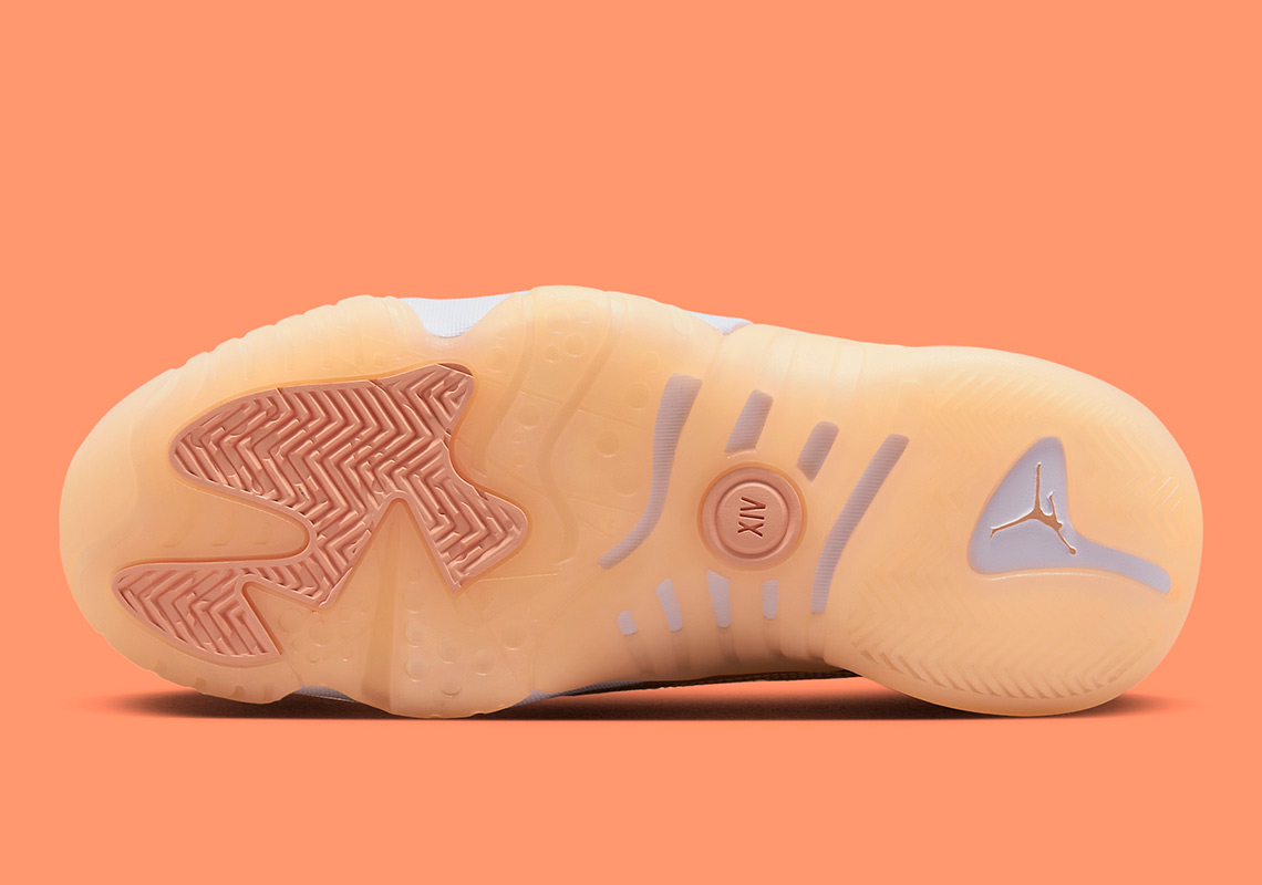 Một vài hình ảnh của đôi giày Jordan Two Trey Arctic Orange - 6