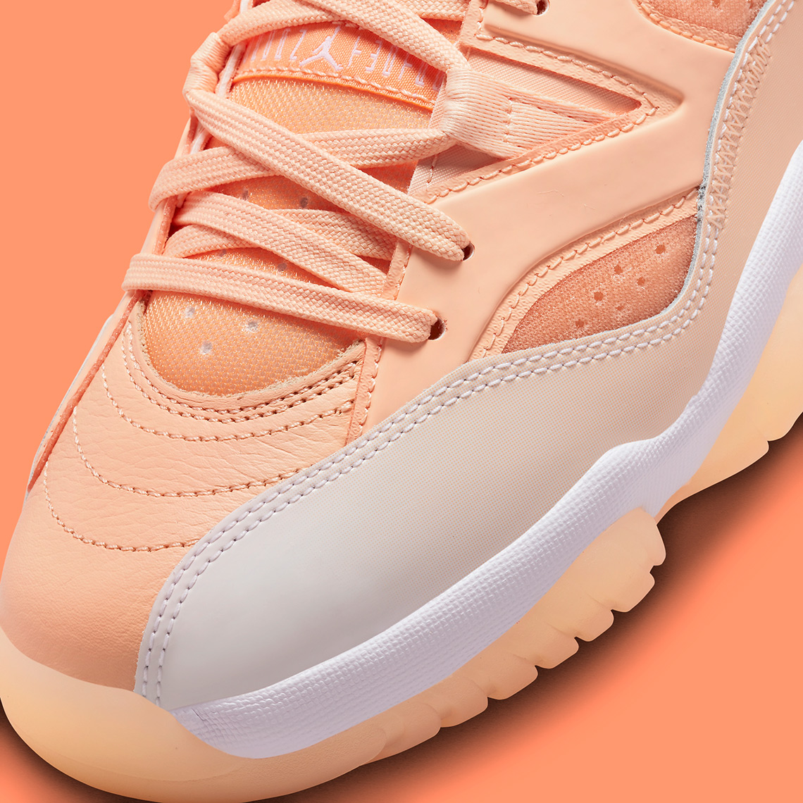 Một vài hình ảnh của đôi giày Jordan Two Trey Arctic Orange - 7