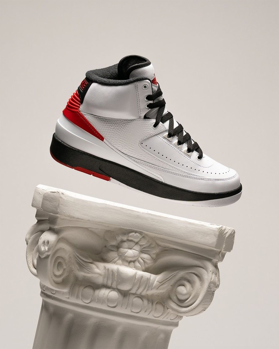 Một vài hình ảnh của mẫu Air Jordan 2 OG Chicago - 2