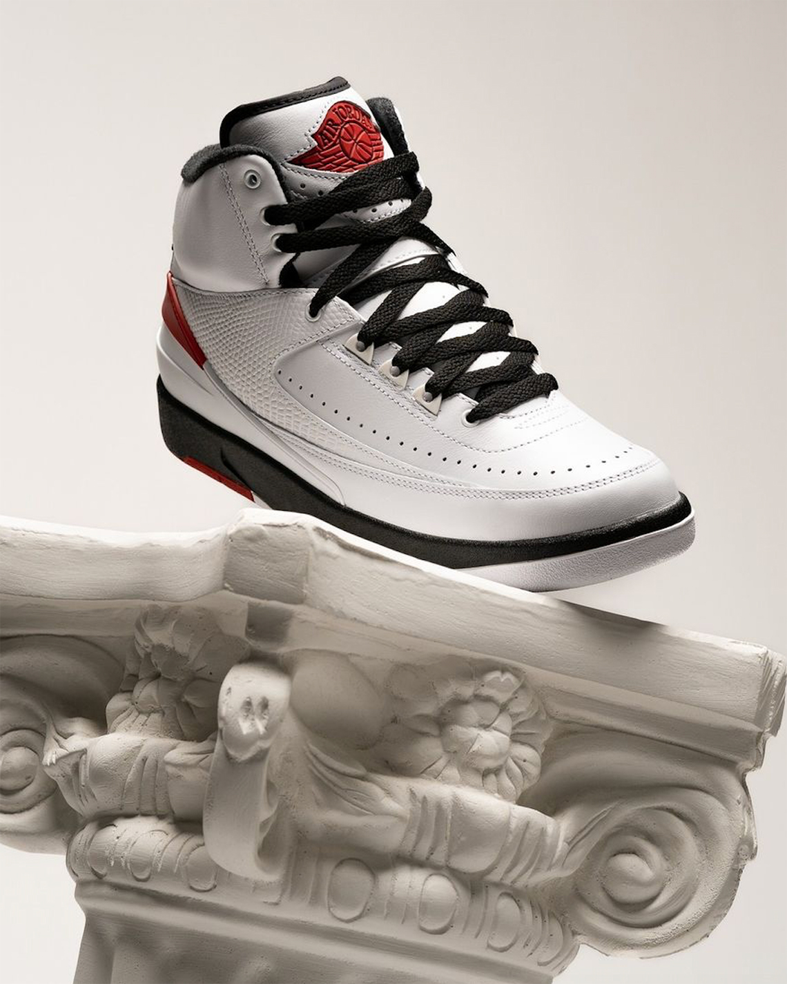 Một vài hình ảnh của mẫu Air Jordan 2 OG Chicago - 3