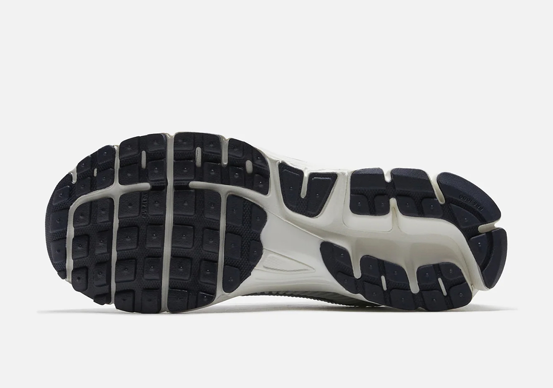 Mua giày sneaker thể thao nữ Nike Zoom Vomero 5 Silverware ở đâu? - 7