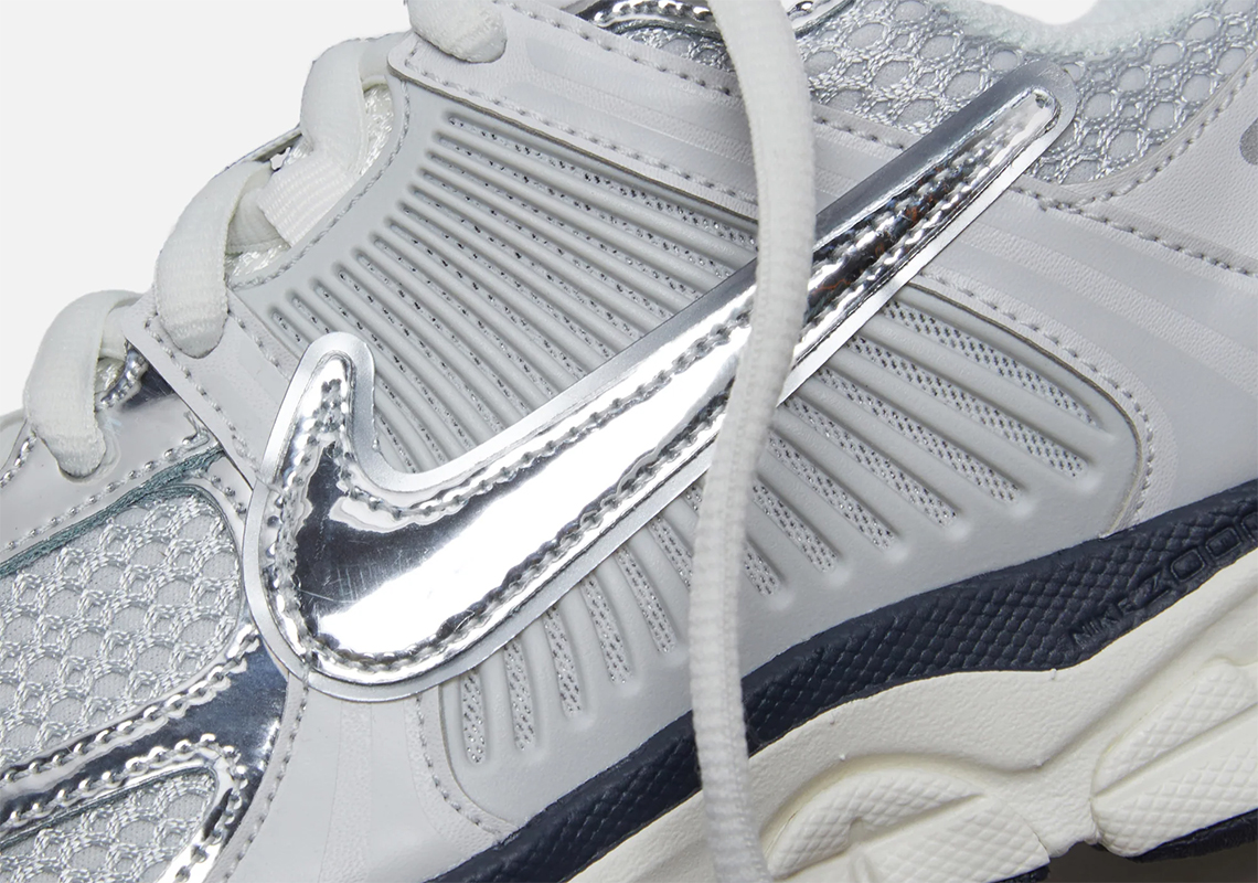 Mua giày sneaker thể thao nữ Nike Zoom Vomero 5 Silverware ở đâu? - 9
