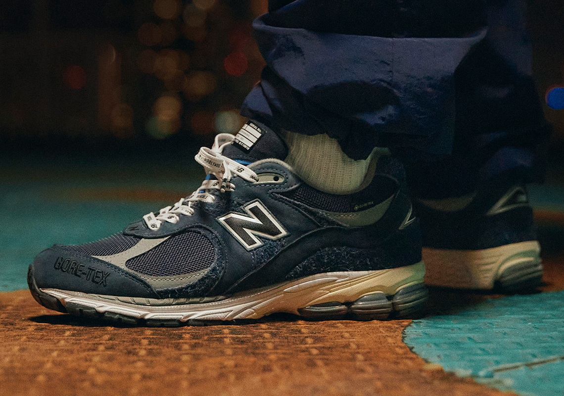 N.Hoolywood, Invincible và New Balance chính thức tiết lộ Blue Moon năm 2002R - 2