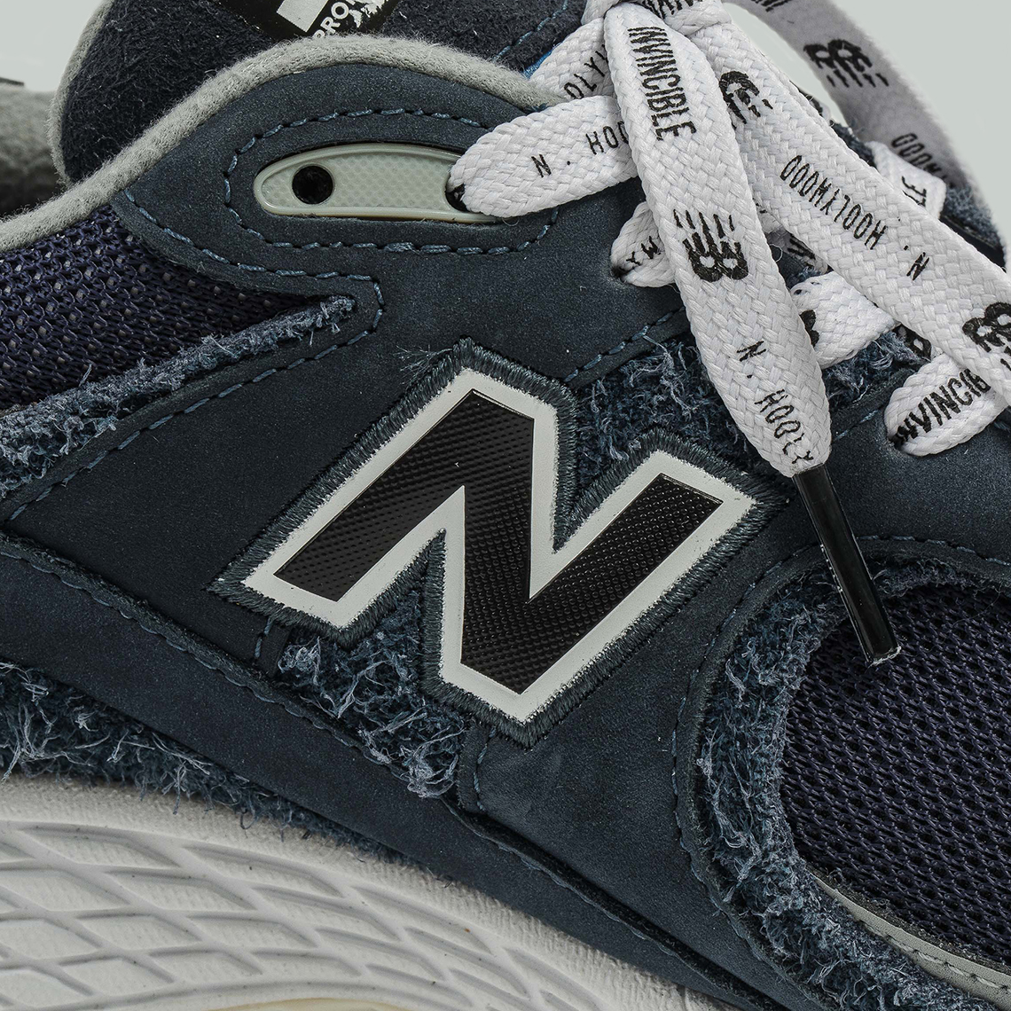 N.Hoolywood, Invincible và New Balance chính thức tiết lộ Blue Moon năm 2002R - 8