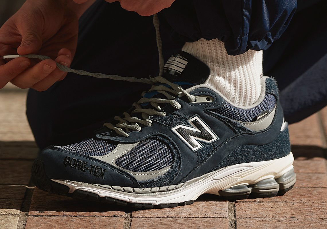 N.Hoolywood, Invincible và New Balance chính thức tiết lộ "Blue Moon" năm 2002R