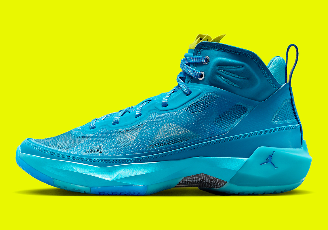 Naruto và Zion Williamson đã hợp tác để thiết kế Air Jordan 37 - 3