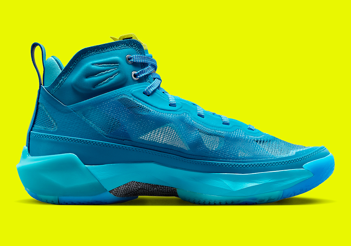 Naruto và Zion Williamson đã hợp tác để thiết kế Air Jordan 37 - 4