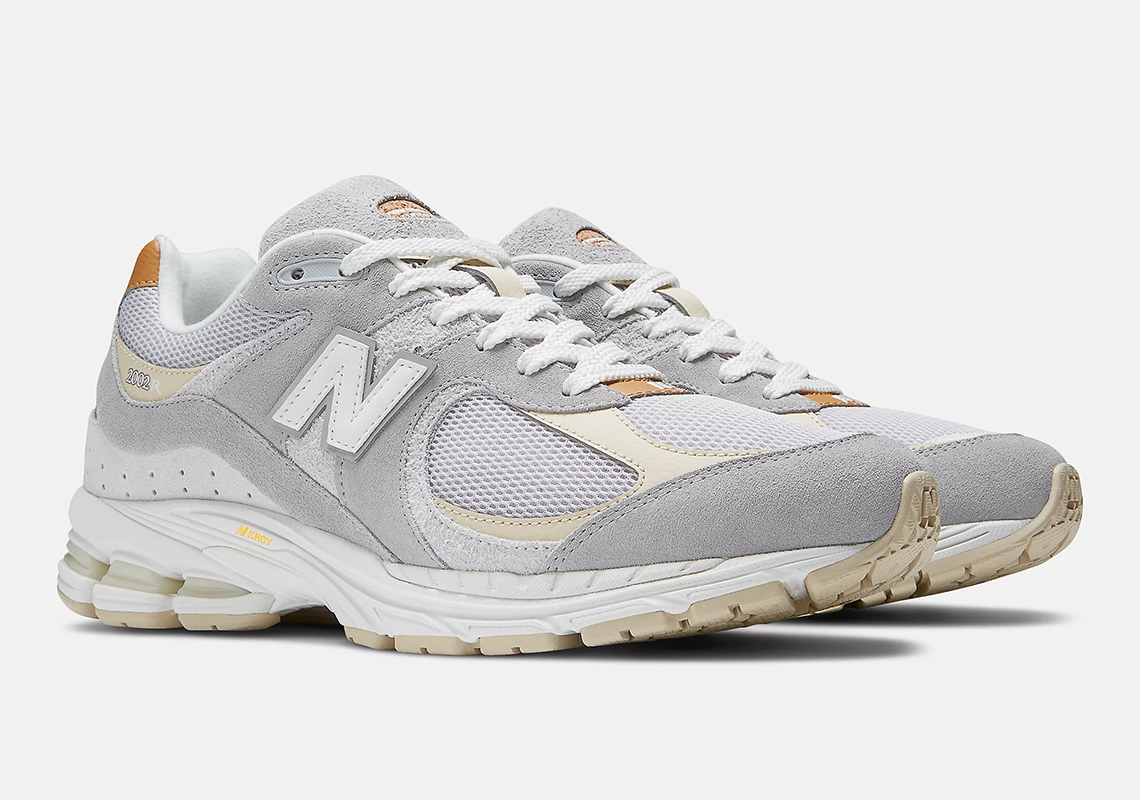 New Balance 2002R: Bộ sưu tập đầy màu sắc cho mùa xuân - 2