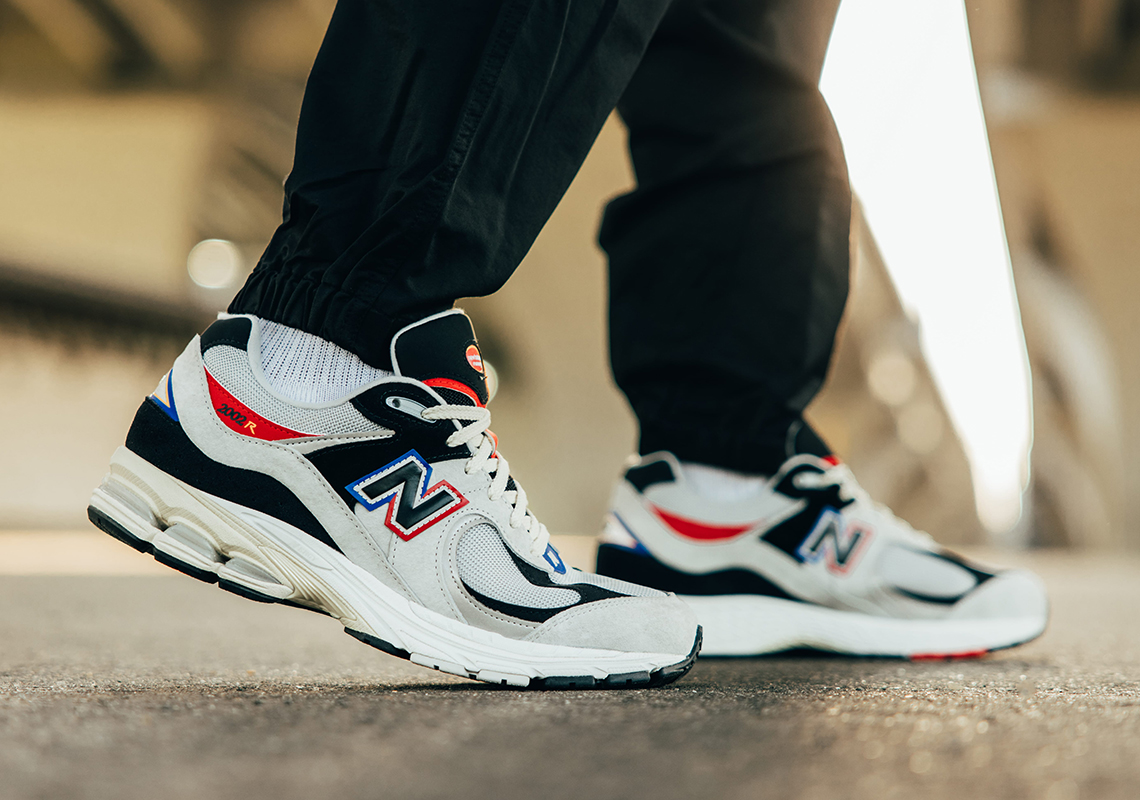 New Balance 2002R 'Lovers Only': Sự kết hợp đặc biệt giữa DTLR và New Balance tạo nên một phiên bản độc đáo - 4