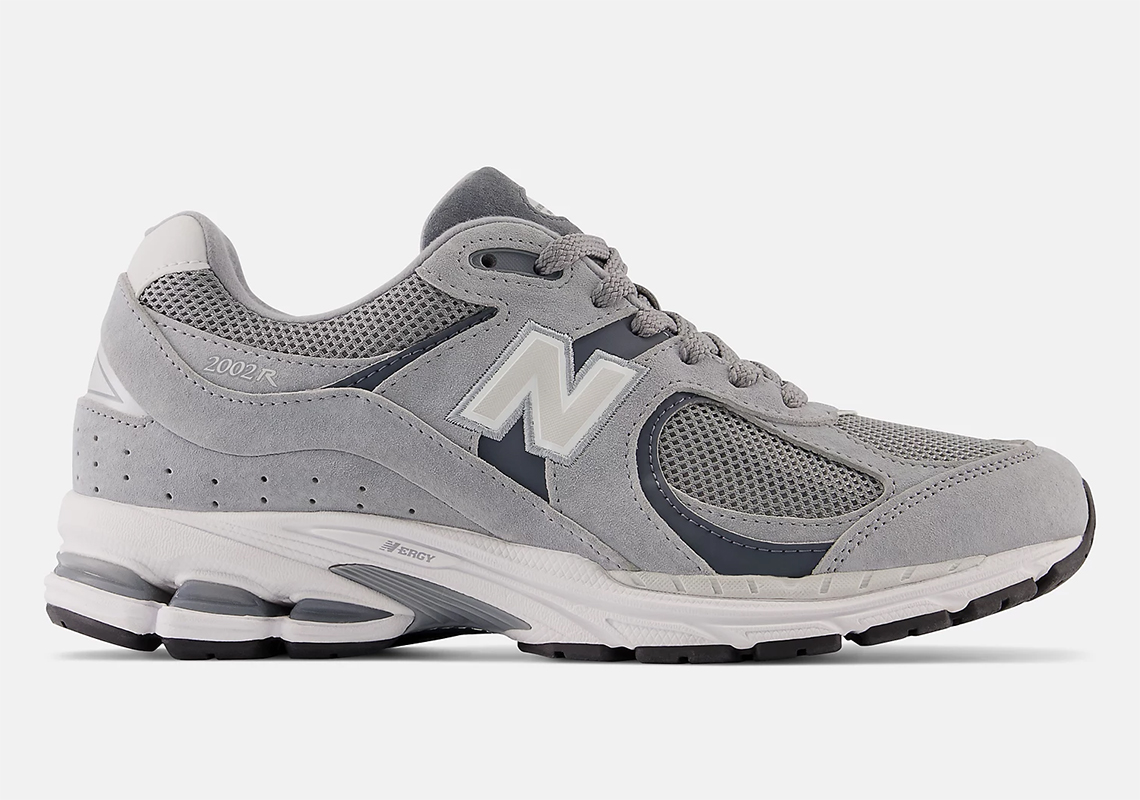 New Balance 2002R "Steel" đã sẵn sàng đến tay các tín đồ