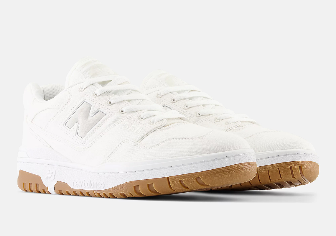 New Balance 550 White Canvas: Phiên bản giày bóng rổ mới với chất liệu vải canvas | Sự chờ đợi cho phối màu trắng tinh tế! - 1