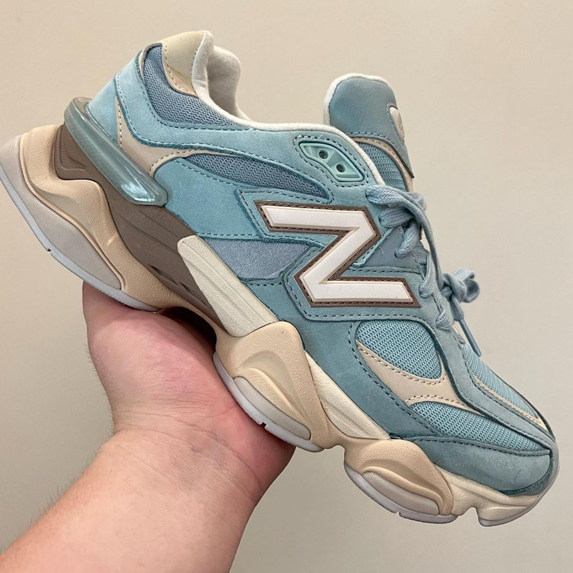 New Balance 90/60 với bề mặt màu xanh hồ bơi - 2