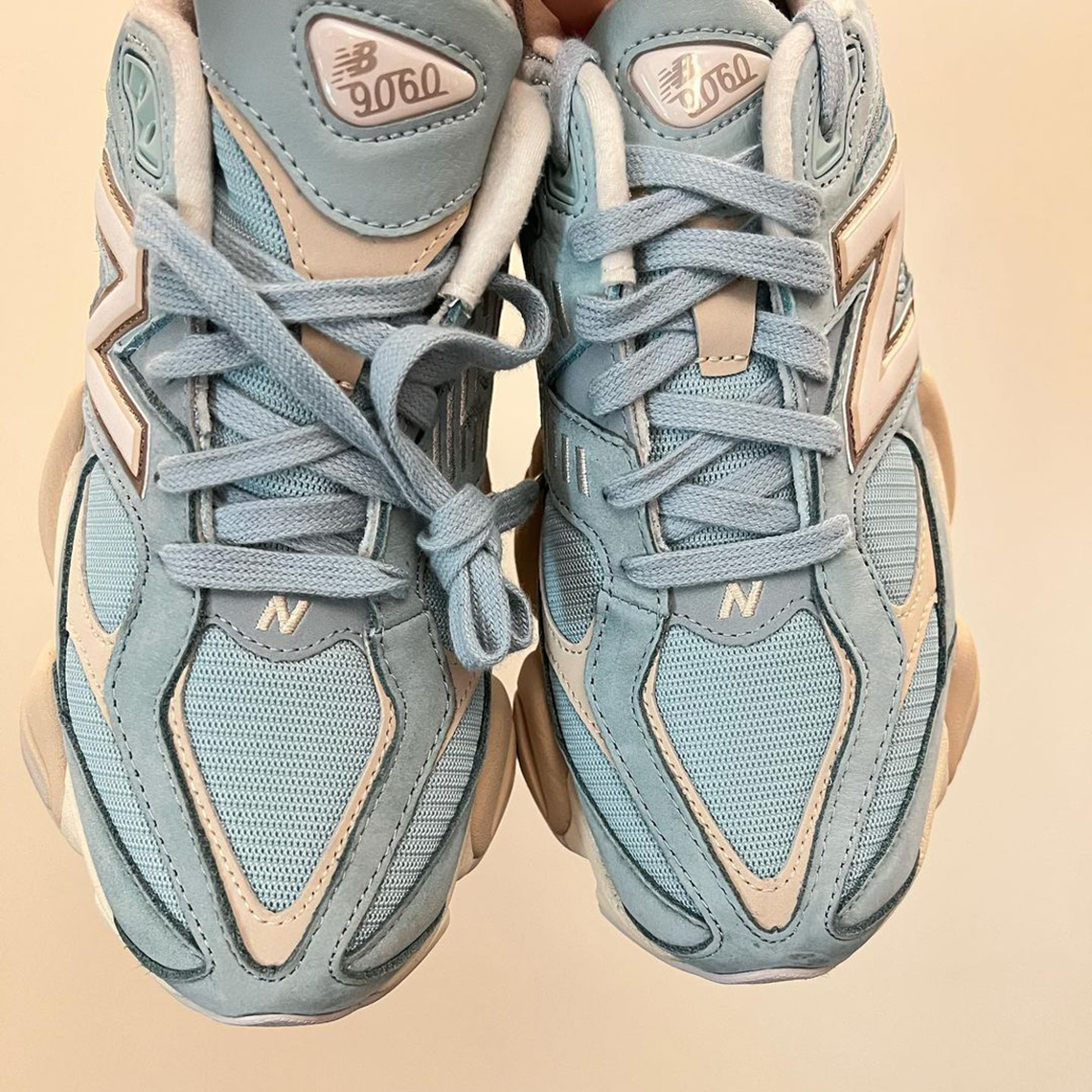New Balance 90/60 với bề mặt màu xanh hồ bơi - 4