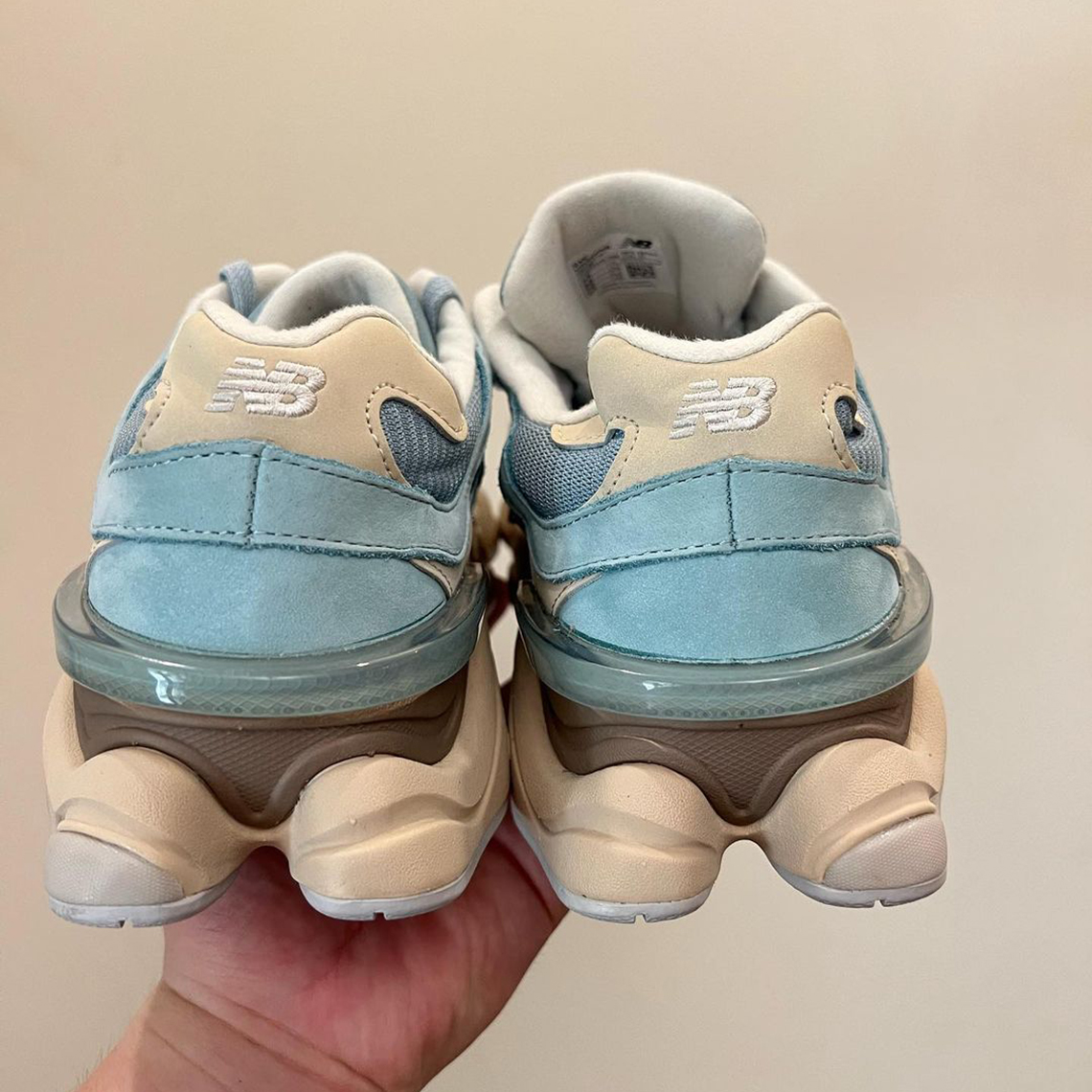 New Balance 90/60 với bề mặt màu xanh hồ bơi - 5