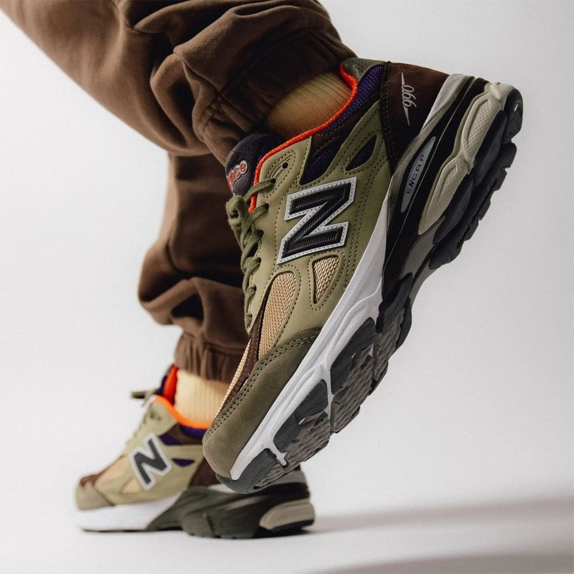 New Balance 990v3 thay đổi diện mạo mùa thu bằng cây ô liu - 8