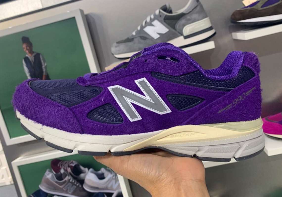 New Balance 990v4 'Violet': Sự kết hợp mới lạ giữa độc đáo và thời thượng - 1