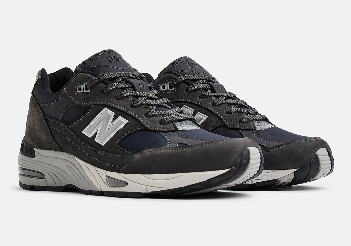 New Balance 991 'Magnet': Sự Quyến Rũ Của Màu Đen và Xanh Dương - 1