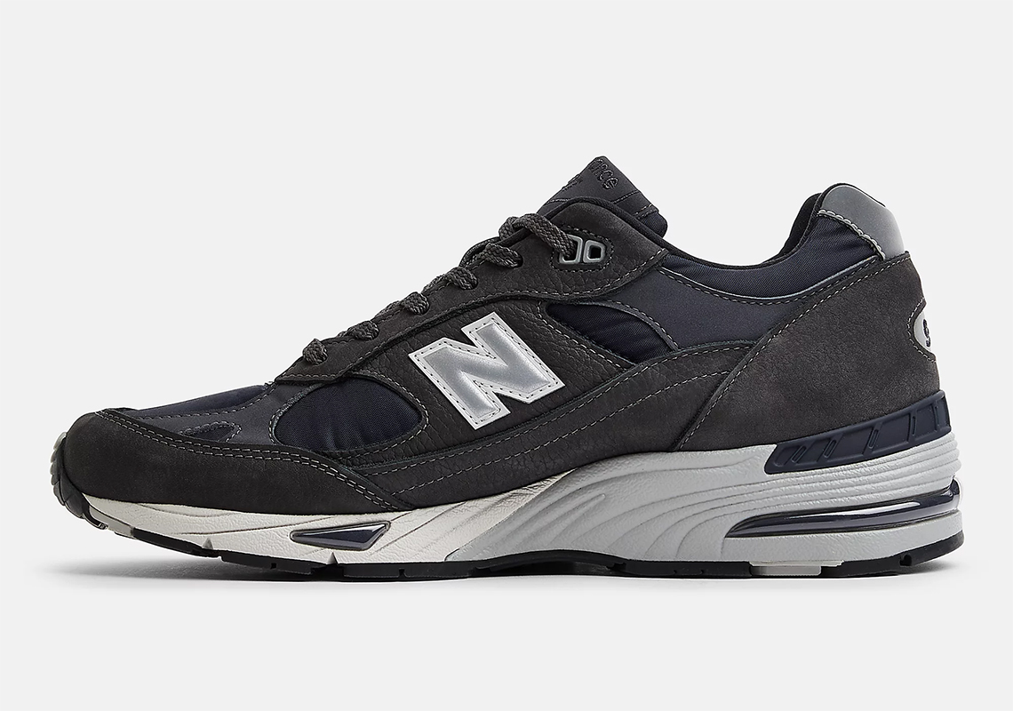 New Balance 991 'Magnet': Sự Quyến Rũ Của Màu Đen và Xanh Dương - 3