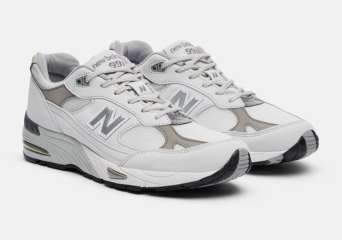 New Balance 991 Star White và Flint Grey - Sự Kết Hợp Mới Tinh Tế Trên Đôi Giày Đẳng Cấp - 1