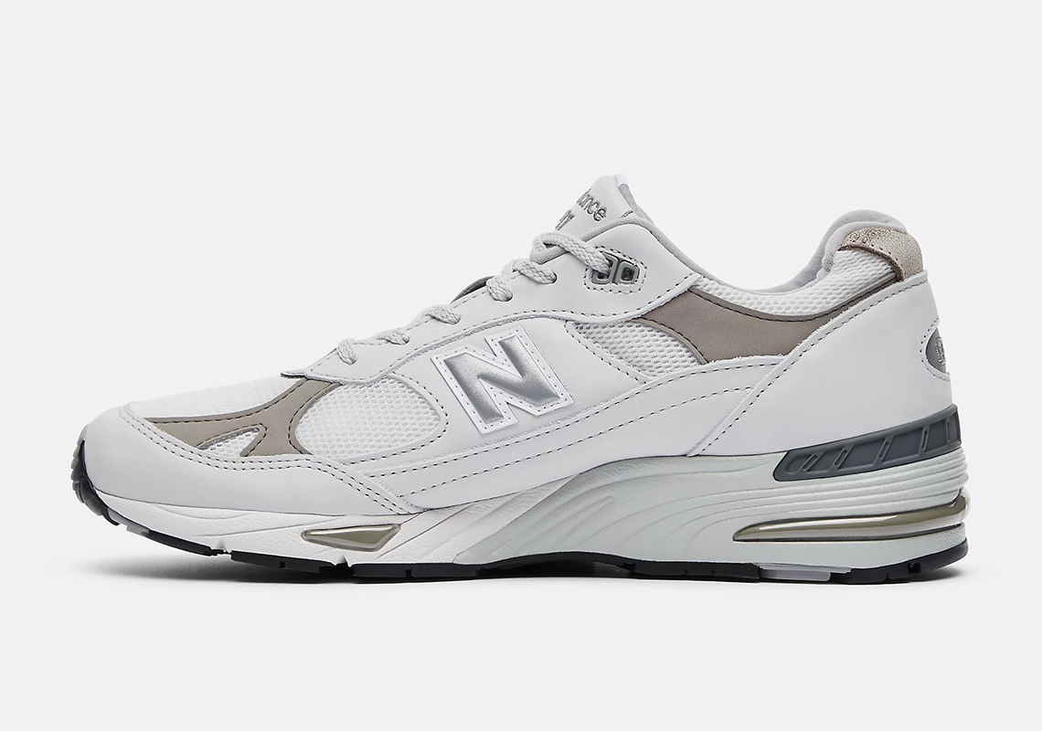 New Balance 991 Star White và Flint Grey - Sự Kết Hợp Mới Tinh Tế Trên Đôi Giày Đẳng Cấp - 3