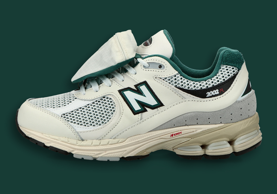 New Balance mới tăng khả năng chuyên chở của 2002R bằng các túi có thể tháo rời - 1