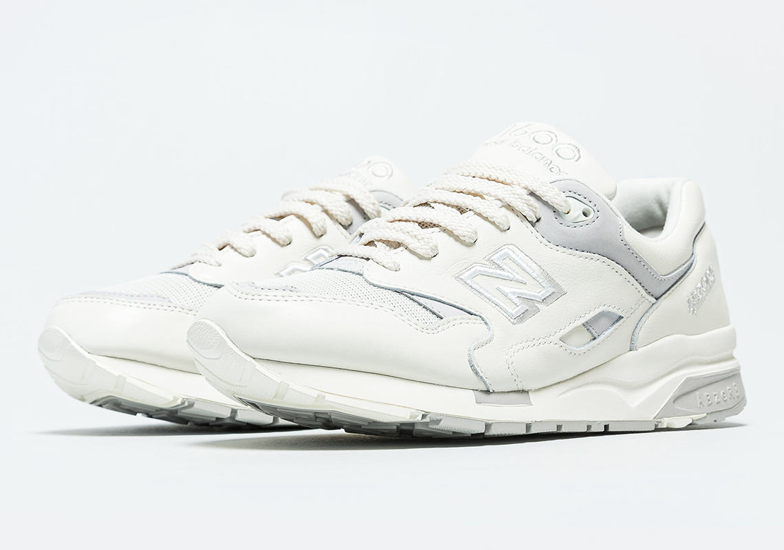 New Balance nổi bật với phong cách toàn màu trắng