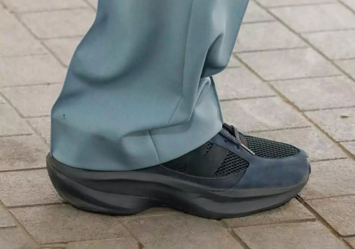 New Balance Warped Runner: AURALEE mang đến cái nhìn sớm trong tuần lễ thời trang Paris - 2