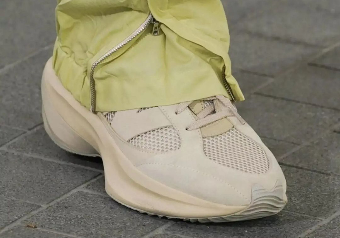 New Balance Warped Runner: AURALEE mang đến cái nhìn sớm trong tuần lễ thời trang Paris - 5