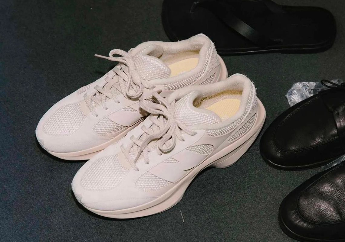 New Balance Warped Runner: AURALEE mang đến cái nhìn sớm trong tuần lễ thời trang Paris - 7