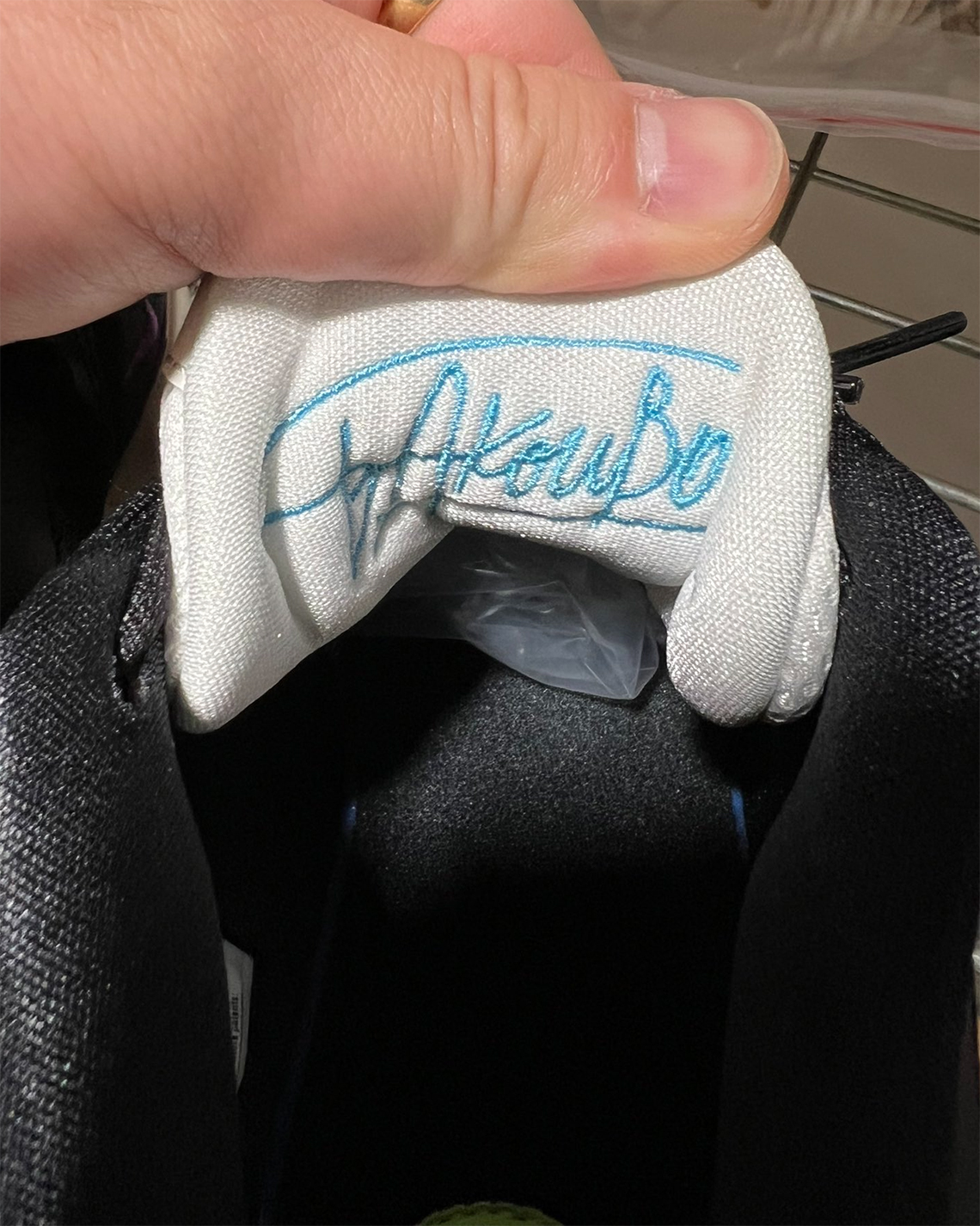 Những chi tiết màu xanh lá cây, tím và xanh lam trên giày Nike Zoom Freak 5 - 4