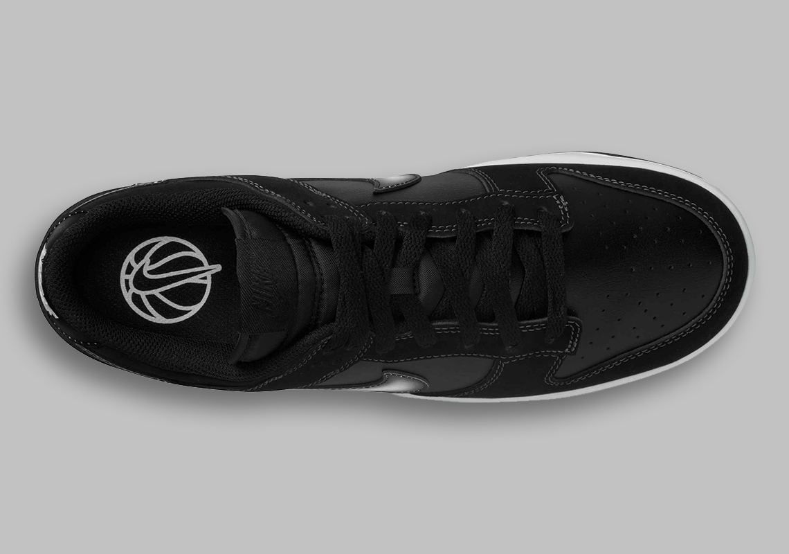 Những chiếc móc khóa bằng khí tô điểm cho chiếc Nike Dunk Low màu đen trên nền trắng này - 3