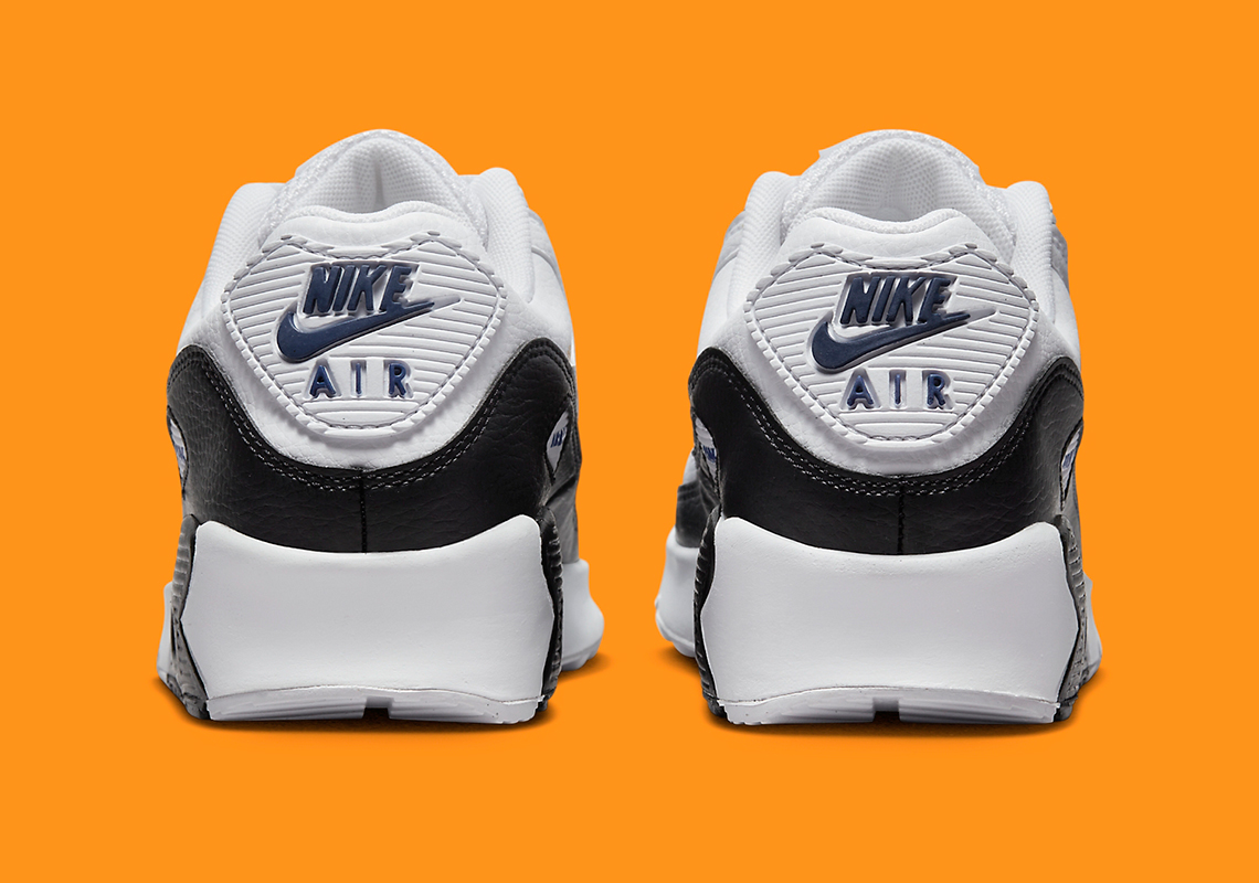 Những đường xoáy màu cam và xanh lam được vẽ tinh nghịch trên Nike Air Max 90 - 4