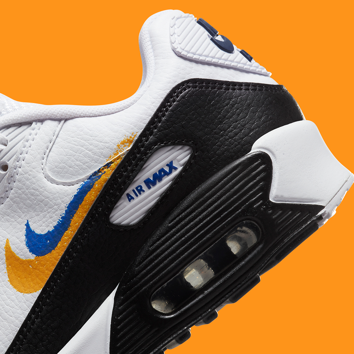 Những đường xoáy màu cam và xanh lam được vẽ tinh nghịch trên Nike Air Max 90 - 8