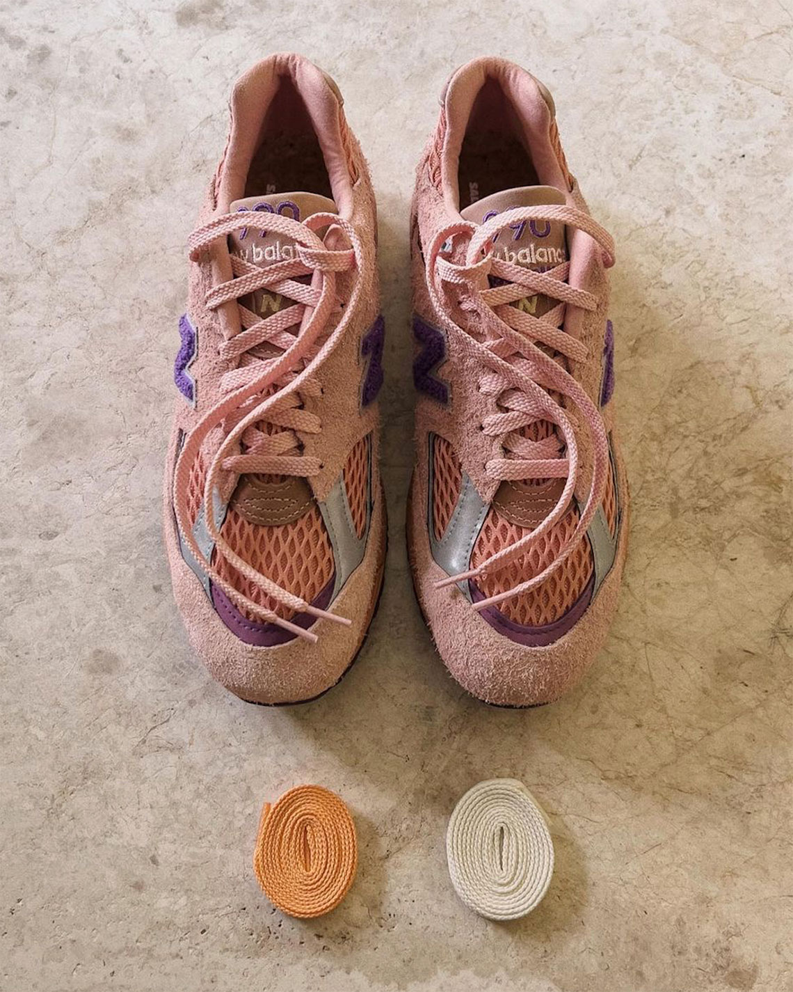 Những hình ảnh chi tiết của mẫu giày sneaker Salehe Bembury x New Balance 990v2 - 4