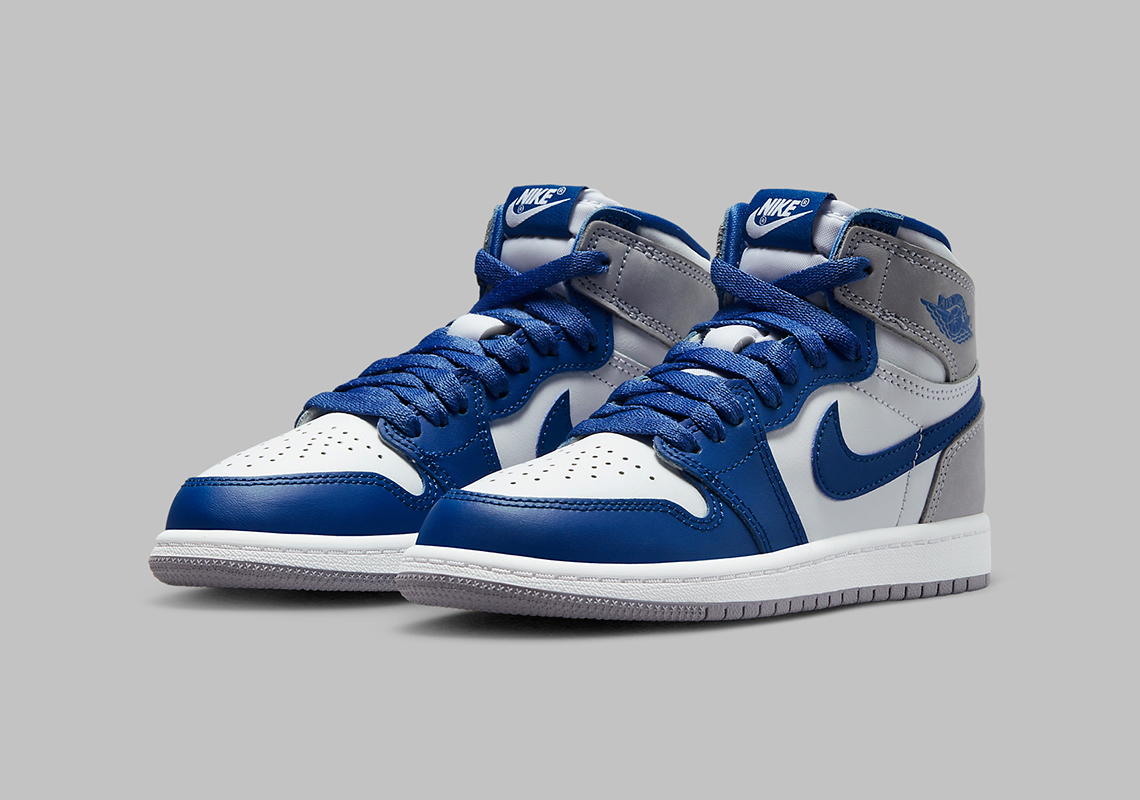 Những hình ảnh chính thức của Air Jordan 1 Retro High OG True Blue - 18