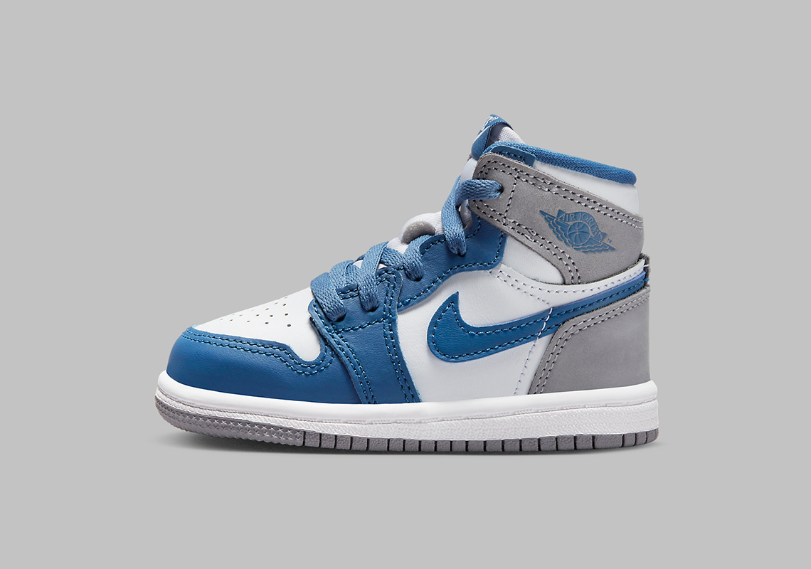 Những hình ảnh chính thức của Air Jordan 1 Retro High OG True Blue - 21