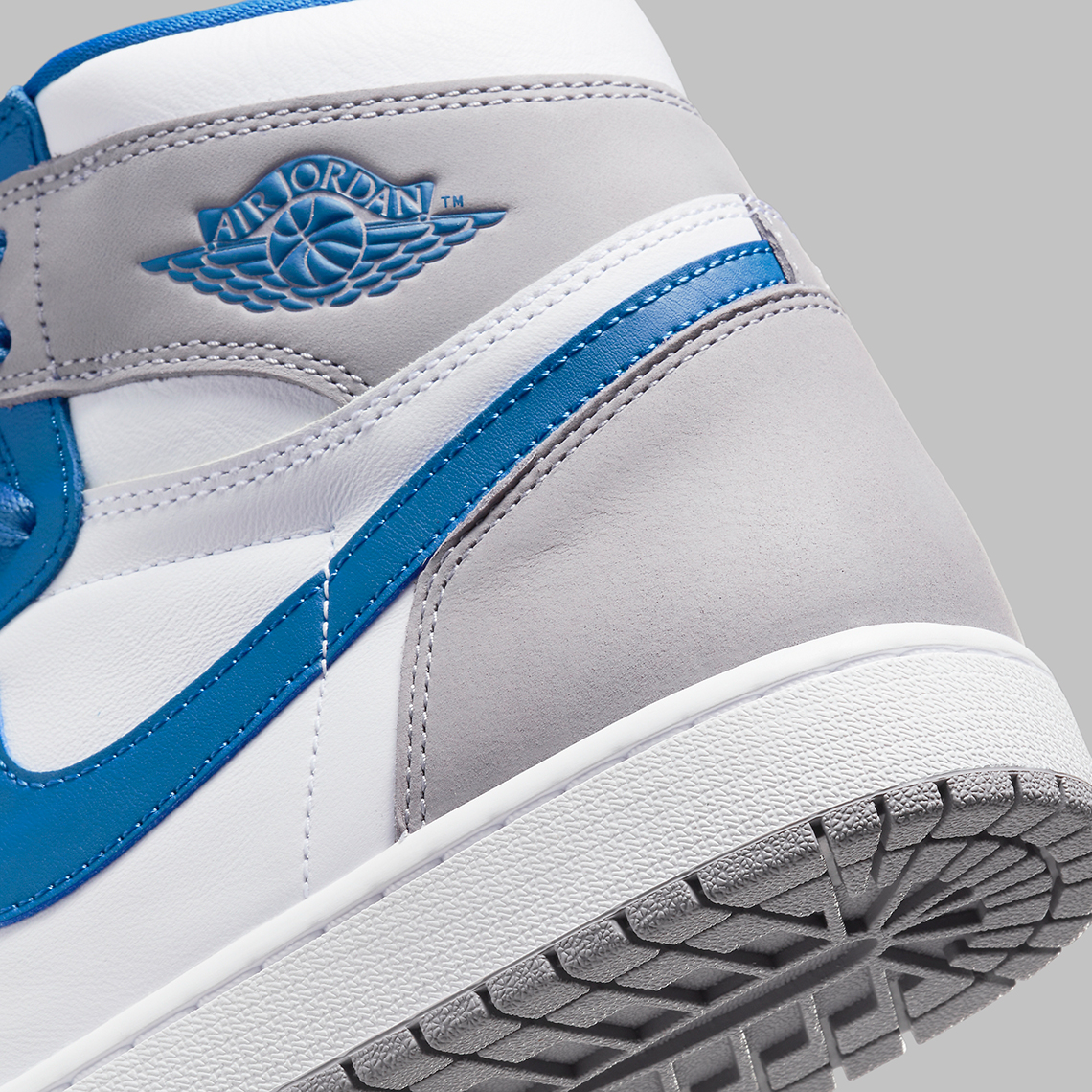 Những hình ảnh chính thức của Air Jordan 1 Retro High OG True Blue - 7