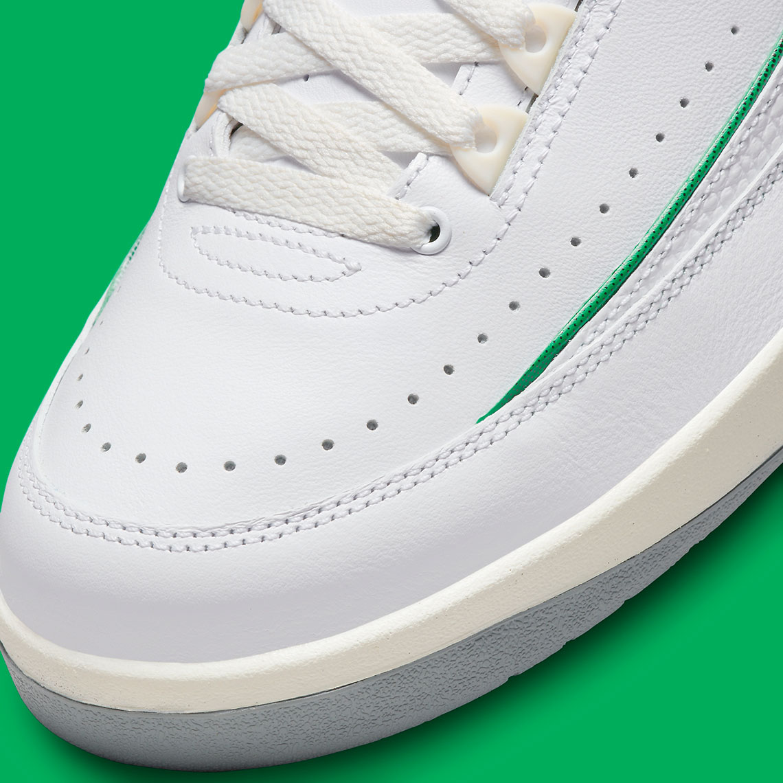 Những hình ảnh chính thức của Air Jordan 2 Lucky Green - 7