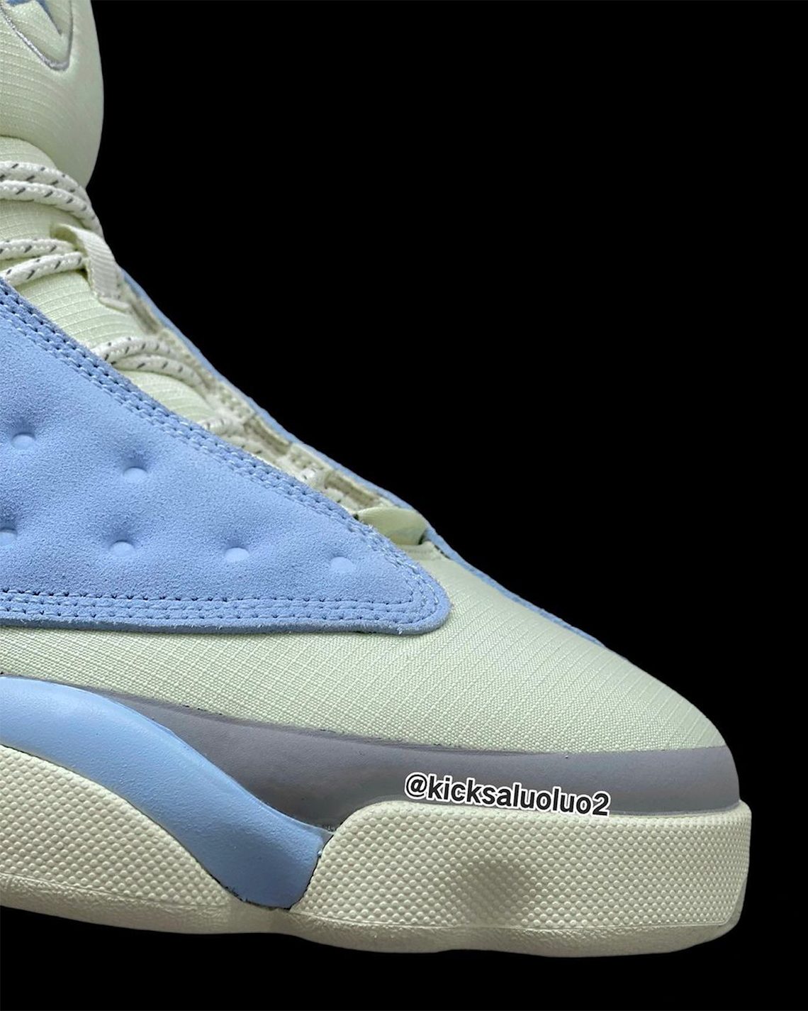Những hình ảnh đầu tiên của đôi giày sneaker Sole Fly Air Jordan 13 - 3