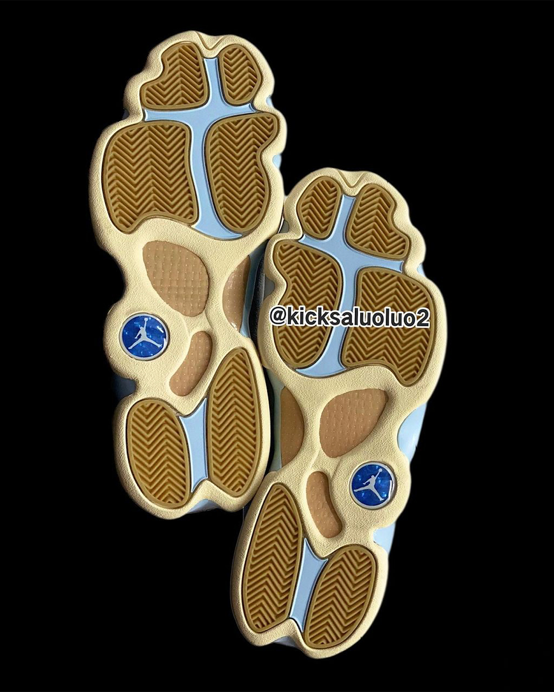 Những hình ảnh đầu tiên của đôi giày sneaker Sole Fly Air Jordan 13 - 4